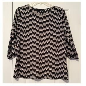 Anna Grace Chevron Print Flowy Blouse/Top, Size M